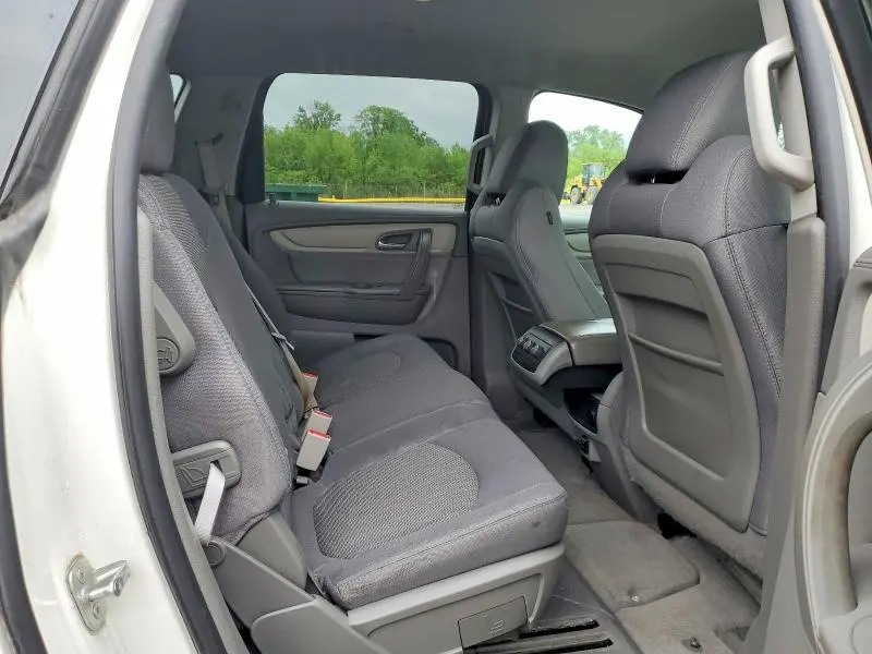 2014 CHEVROLET TRAVERSE LS  