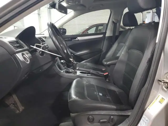 2013 VOLKSWAGEN PASSAT SE  