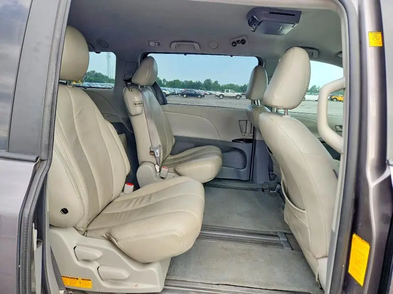 2011 TOYOTA SIENNA LE  