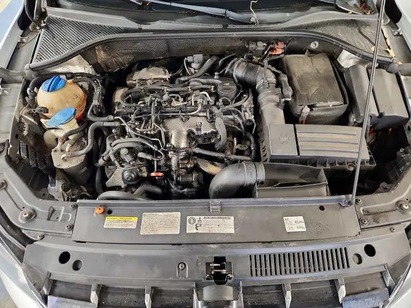 2013 VOLKSWAGEN PASSAT SE  