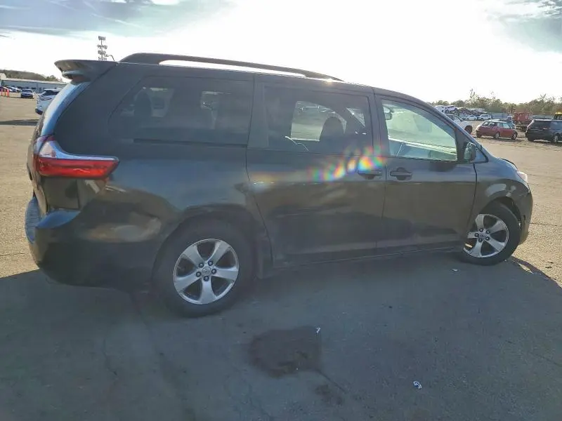 2017 TOYOTA SIENNA LE  