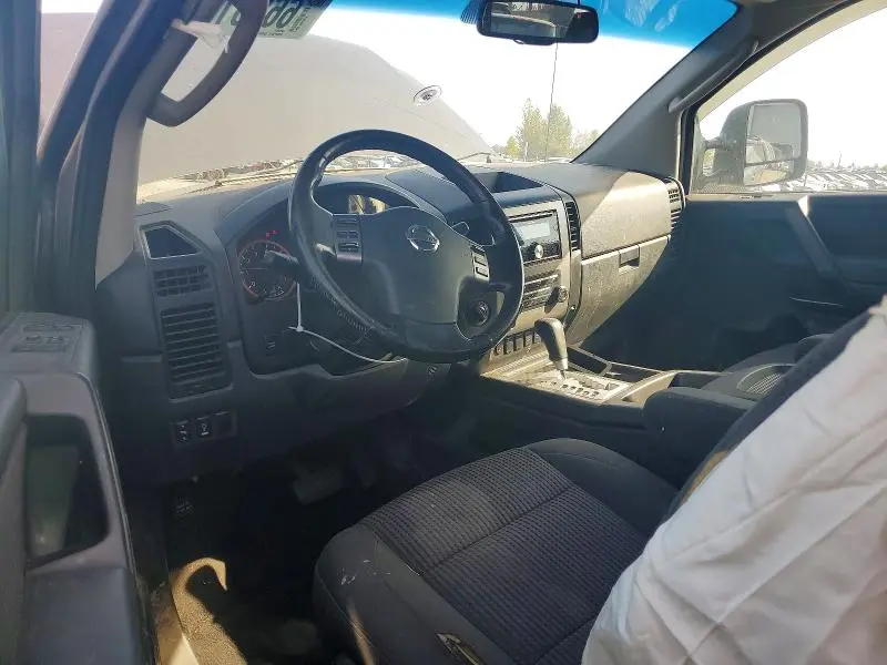 2011 NISSAN TITAN SV  