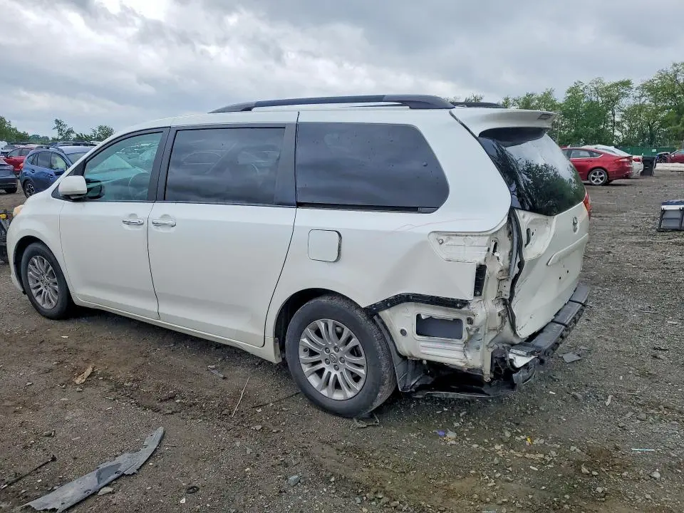 2016 TOYOTA SIENNA XLE 8-PASSENGER  