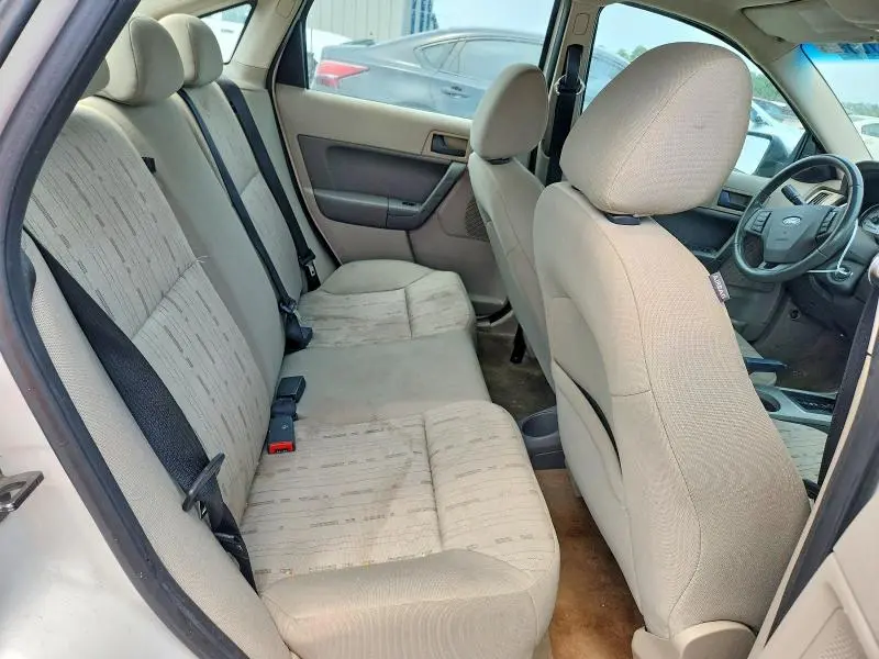 2010 FORD FOCUS SE  