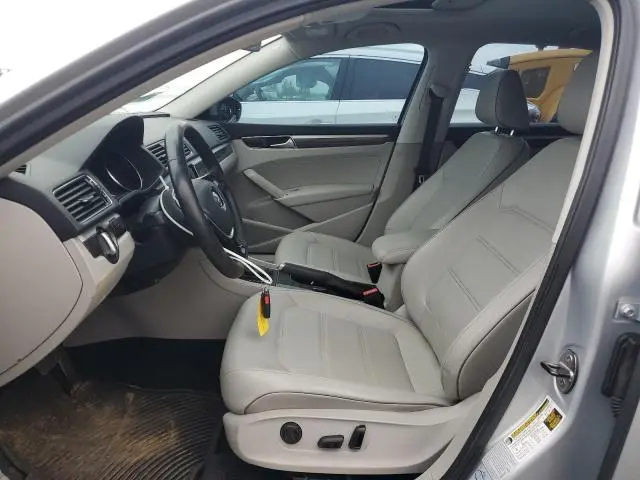 2017 VOLKSWAGEN PASSAT SE  