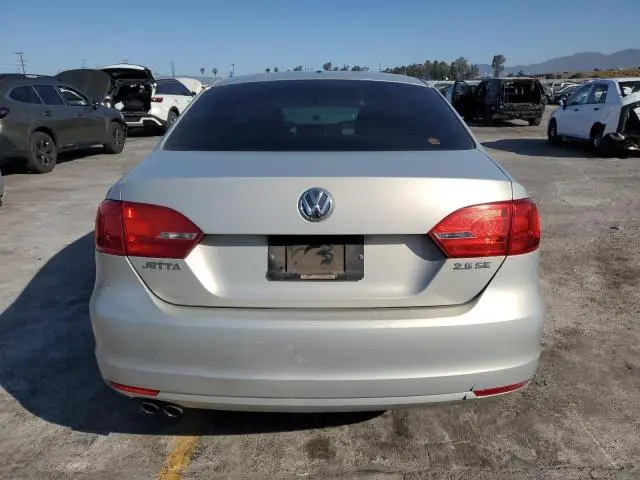 2011 VOLKSWAGEN JETTA SE  
