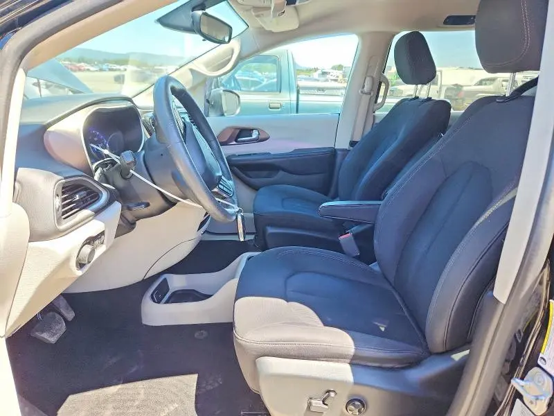 2017 CHRYSLER PACIFICA LX  