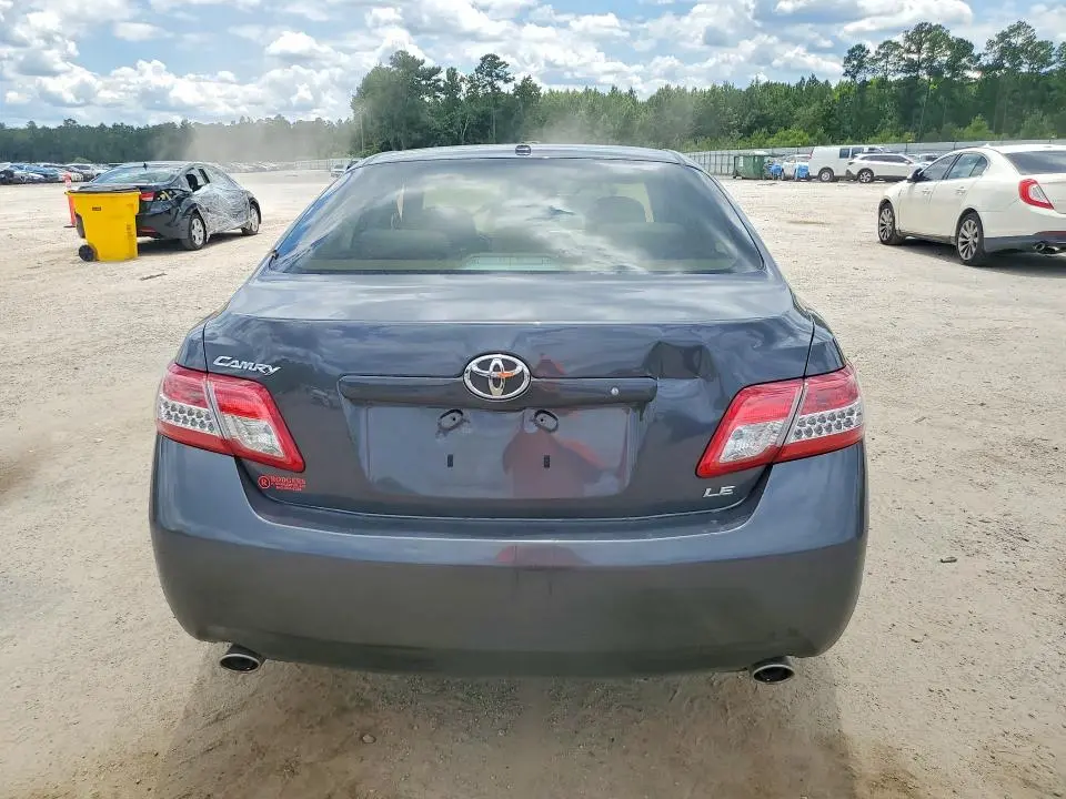 2011 TOYOTA CAMRY LE V6  