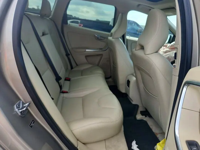 2016 VOLVO XC60 T6 PREMIER  
