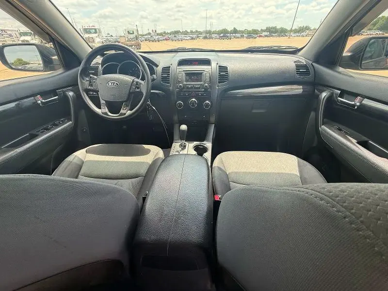 2013 KIA SORENTO LX  