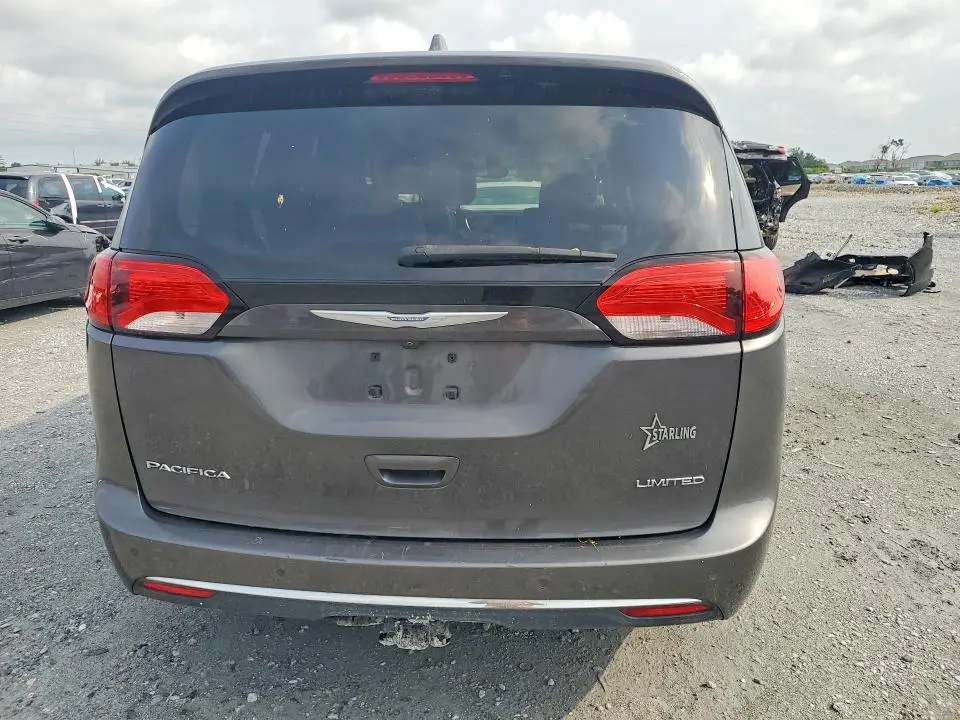 2017 CHRYSLER PACIFICA LIMITED  