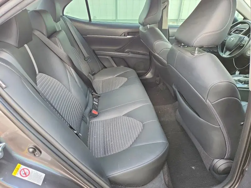 2018 TOYOTA CAMRY SE  