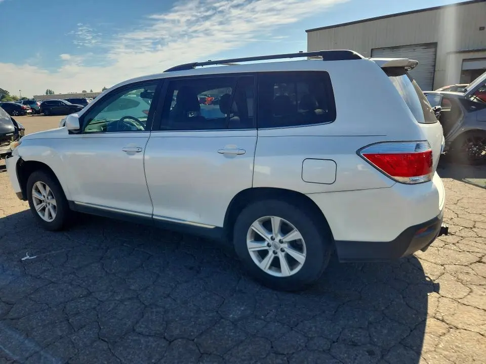 2011 TOYOTA HIGHLANDER SE  