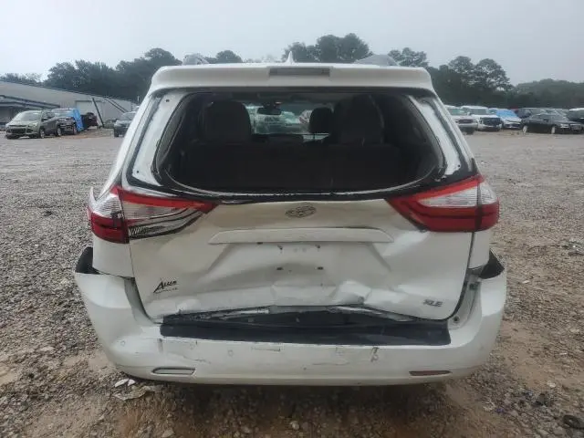 2019 TOYOTA SIENNA XLE  