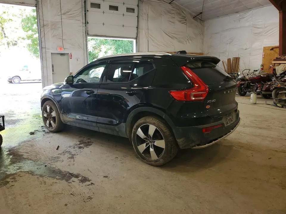 2019 VOLVO XC40 T5 MOMENTUM  