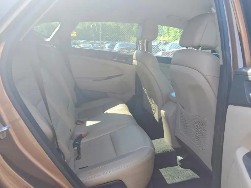 2016 HYUNDAI TUCSON SE  