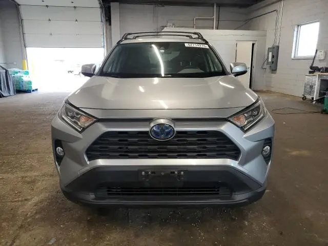 2019 TOYOTA RAV4 XLE  