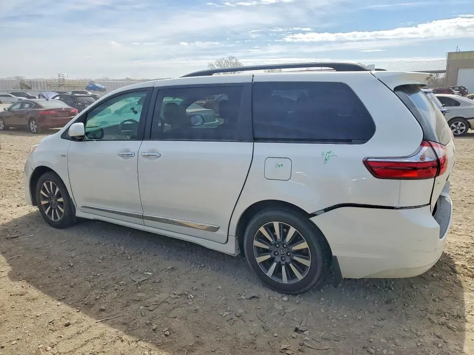 2018 TOYOTA SIENNA XLE PREMIUM 7-PASSENGER  