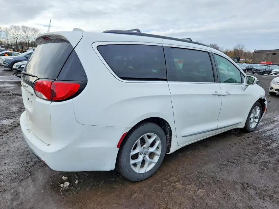2017 CHRYSLER PACIFICA TOURING L  