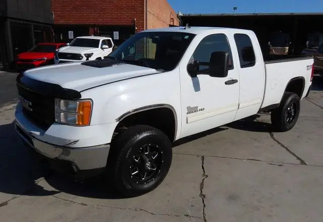 2011 GMC SIERRA K2500 SLE  