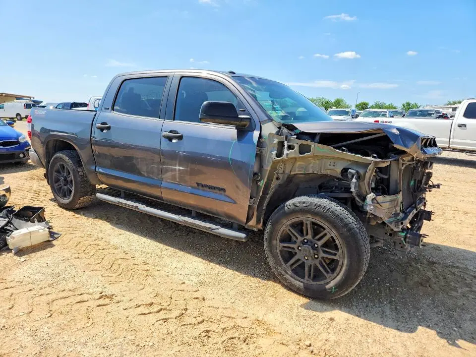2017 TOYOTA TUNDRA CREWMAX SR5  