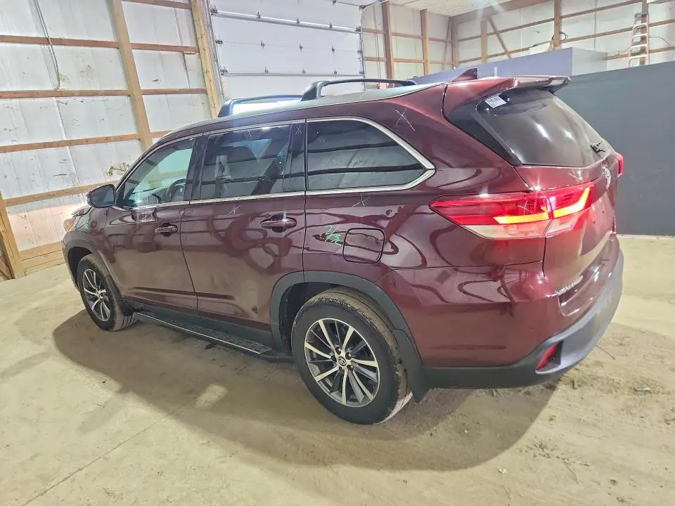 2019 TOYOTA HIGHLANDER XLE  
