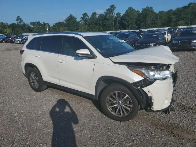 2019 TOYOTA HIGHLANDER SE  