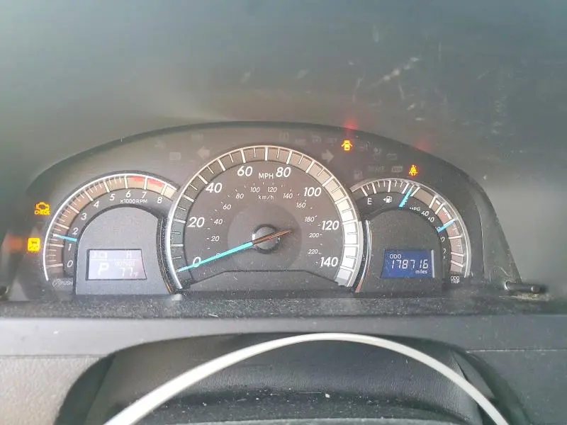 2013 TOYOTA CAMRY SE  
