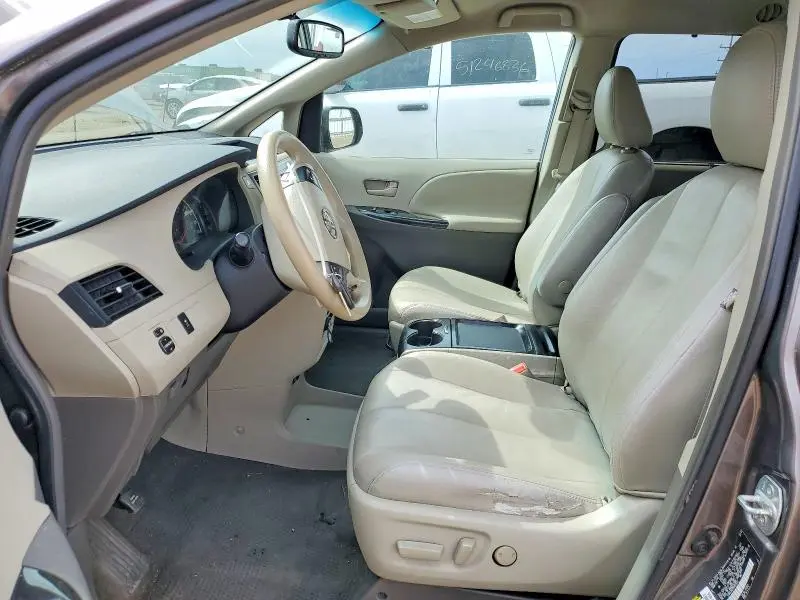 2011 TOYOTA SIENNA LE  