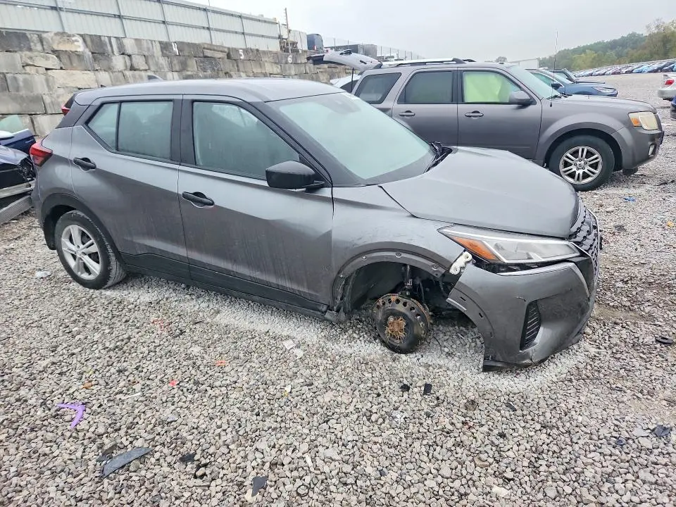 2023 NISSAN KICKS S  