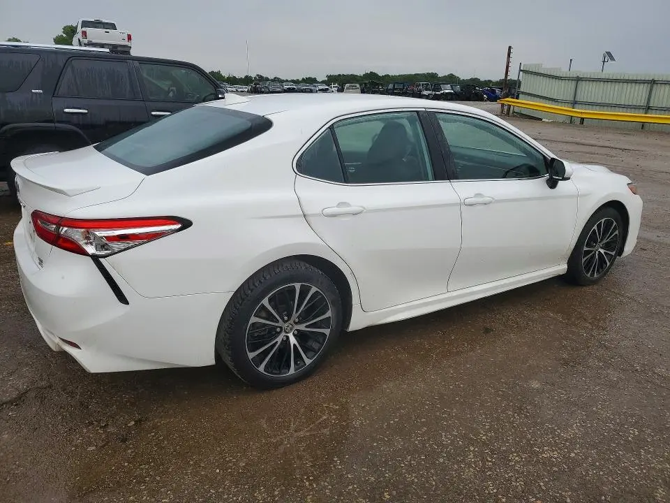 2020 TOYOTA CAMRY SE  