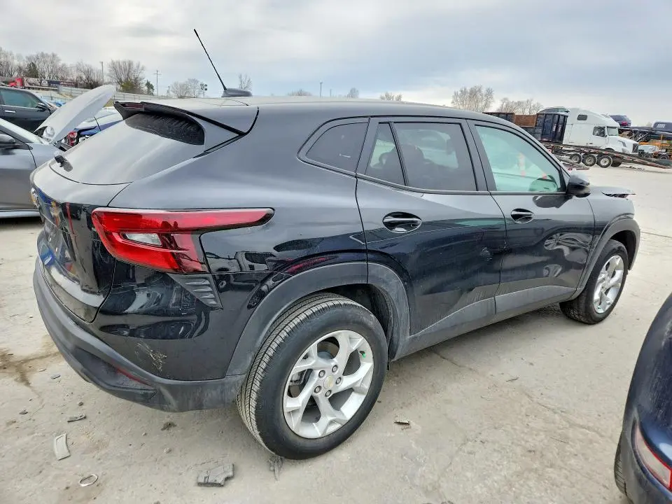 2025 CHEVROLET TRAX LS  