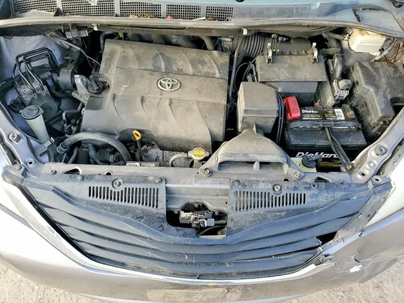 2012 TOYOTA SIENNA LE  