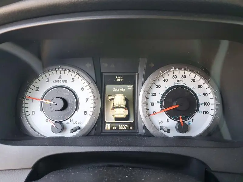 2017 TOYOTA SIENNA SE  