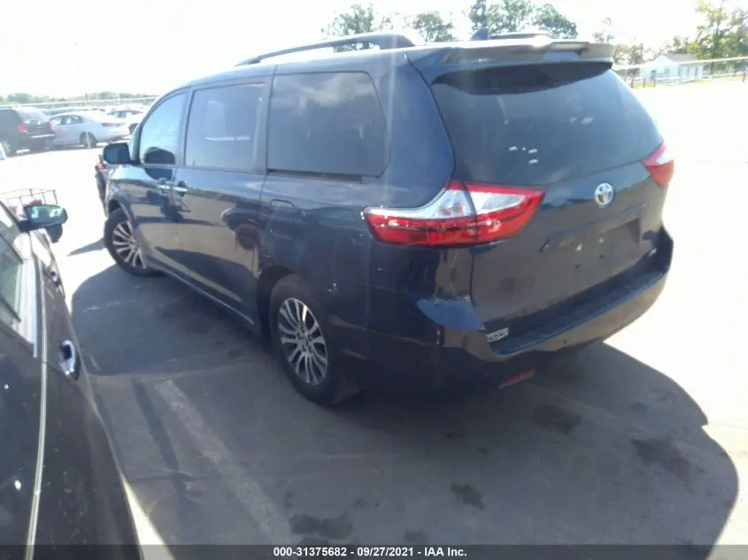 2019 TOYOTA SIENNA XLE