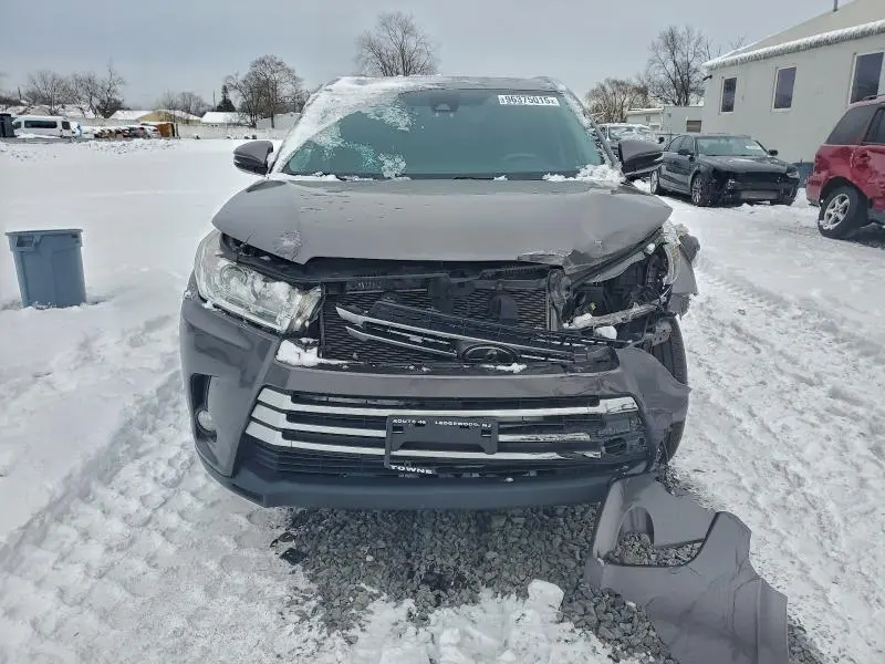 2018 TOYOTA HIGHLANDER SE  