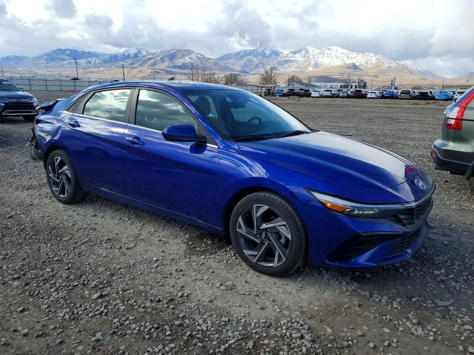 2024 HYUNDAI ELANTRA SEL  