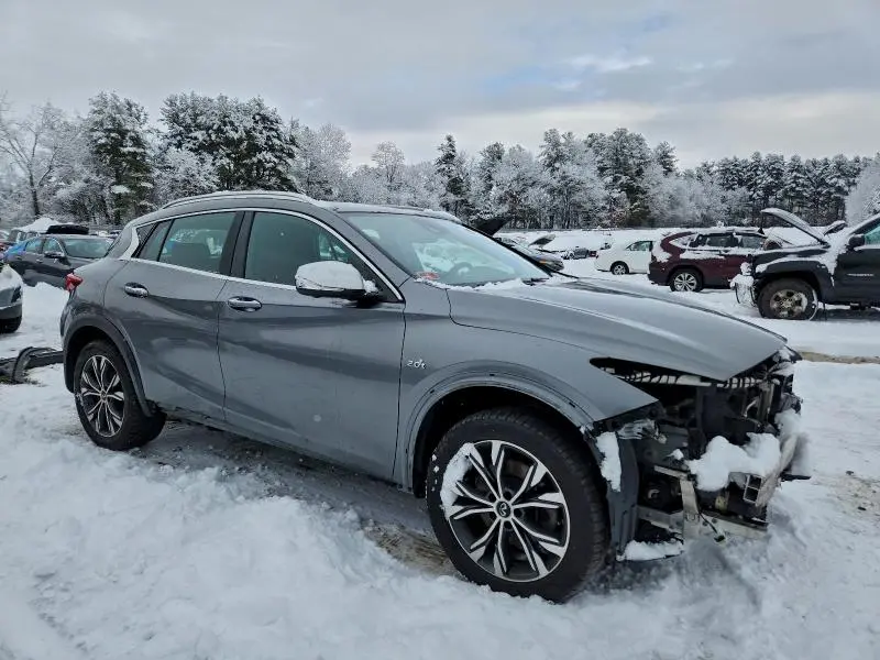 2017 INFINITI QX30 BASE  
