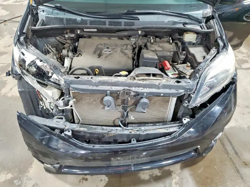 2015 TOYOTA SIENNA SPORT  