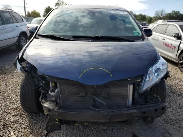 2019 TOYOTA SIENNA XLE  