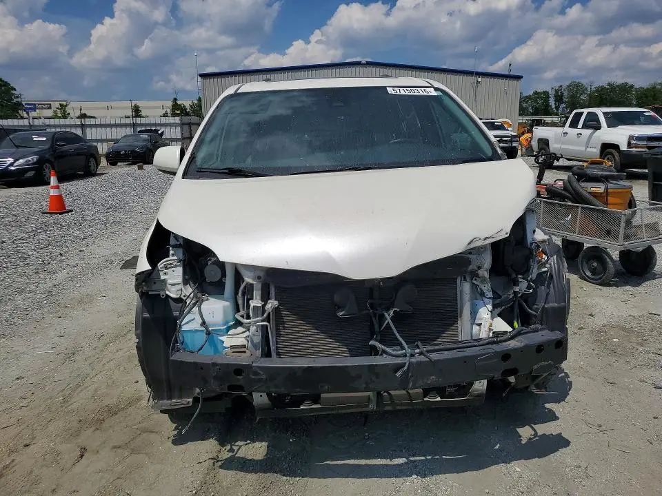 2019 TOYOTA SIENNA XLE 8-PASSENGER  