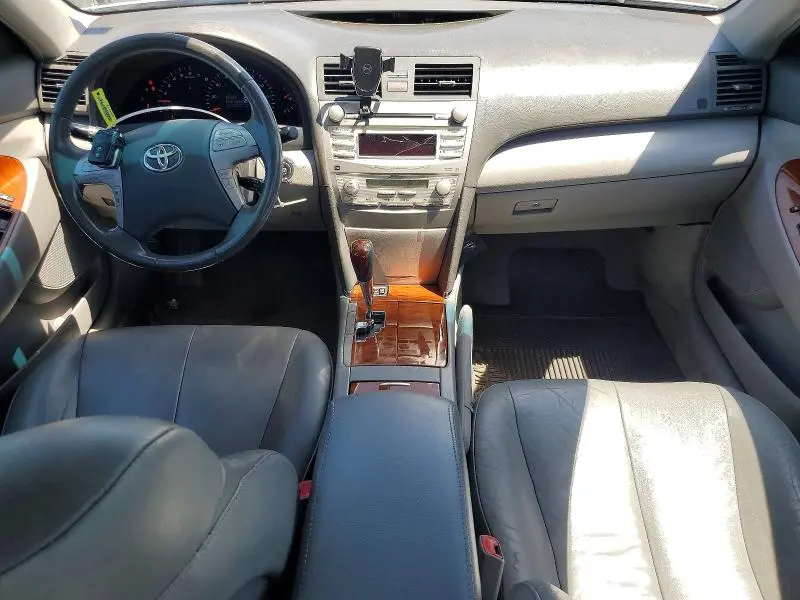 2011 TOYOTA CAMRY XLE V6  