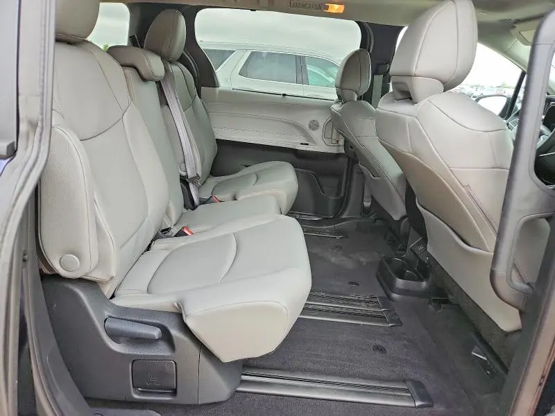 2025 TOYOTA SIENNA XLE 8-PASSENGER  