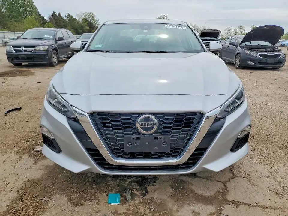 2022 NISSAN ALTIMA SV  