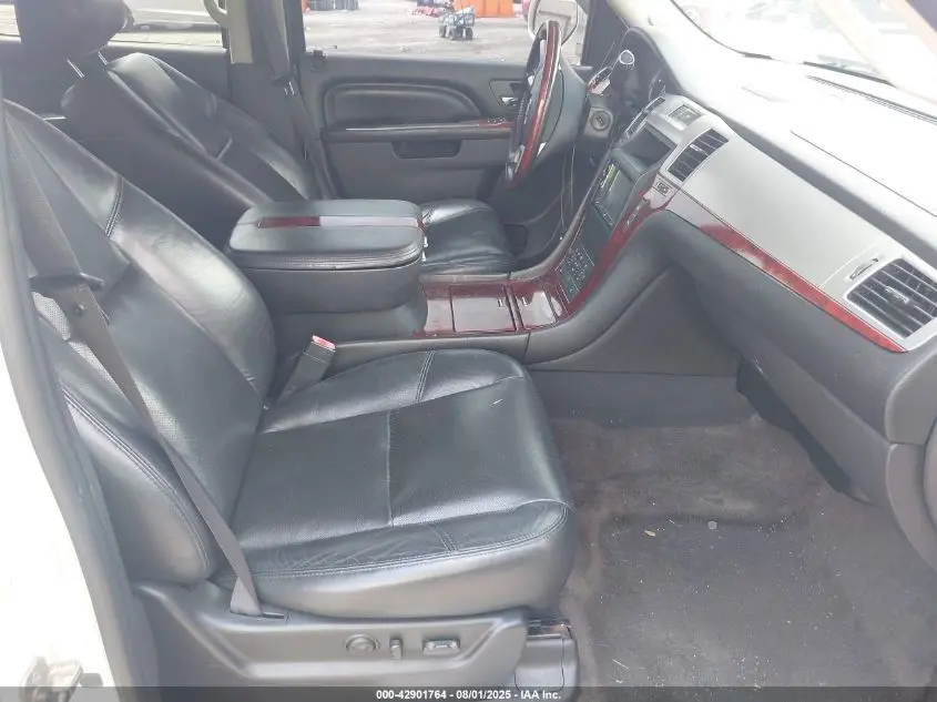 2011 CADILLAC ESCALADE PREMIUM