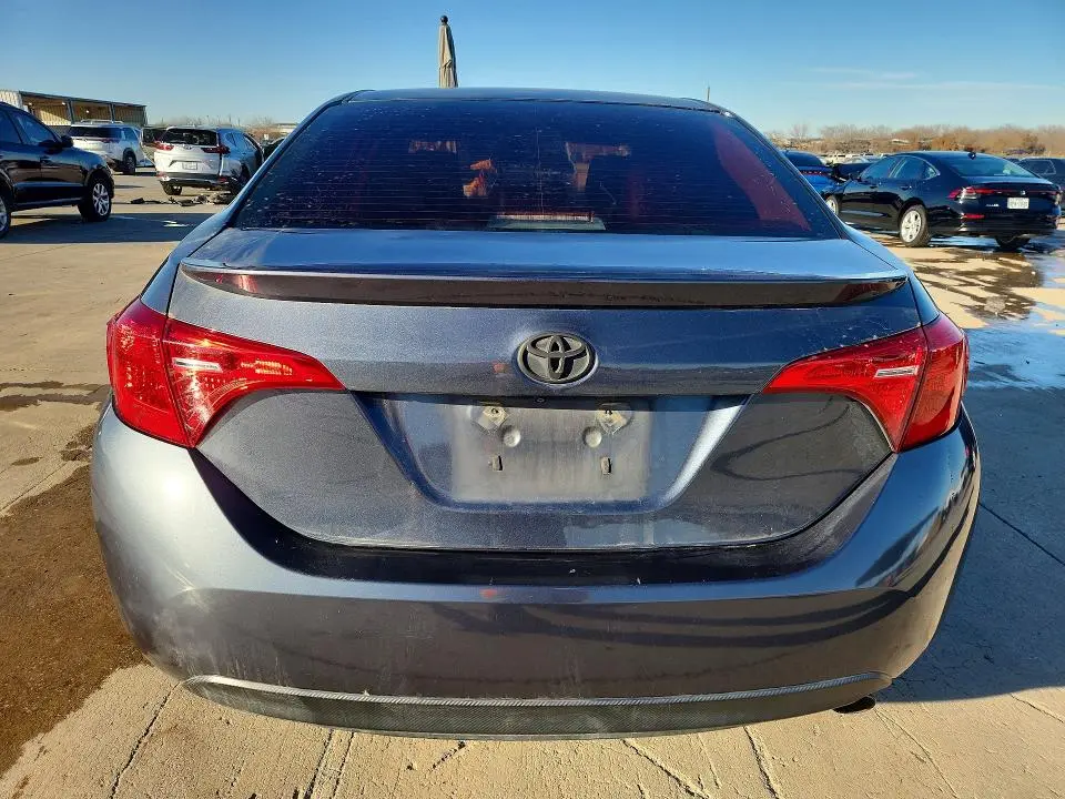 2018 TOYOTA COROLLA SE  