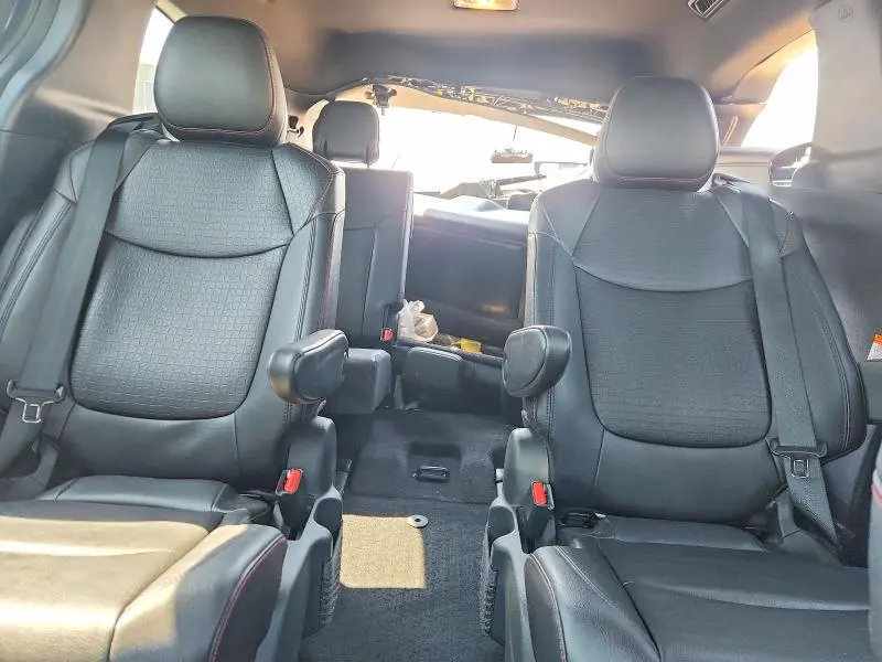 2025 TOYOTA SIENNA LE  