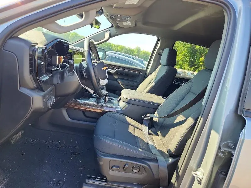 2025 CHEVROLET SILVERADO K1500 LT  