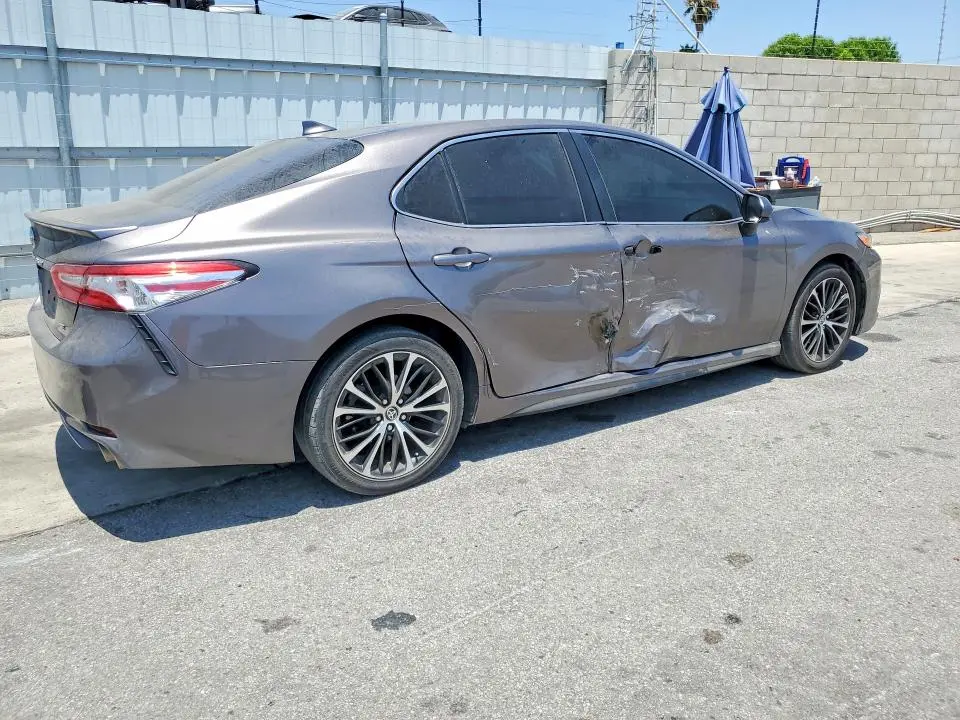 2020 TOYOTA CAMRY SE  