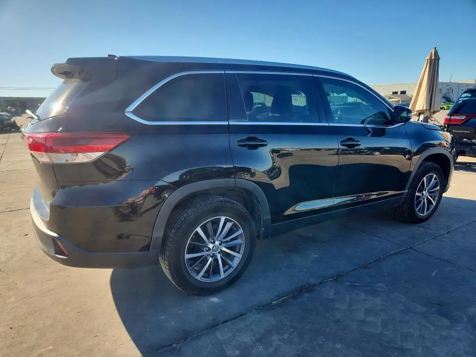 2019 TOYOTA HIGHLANDER XLE  